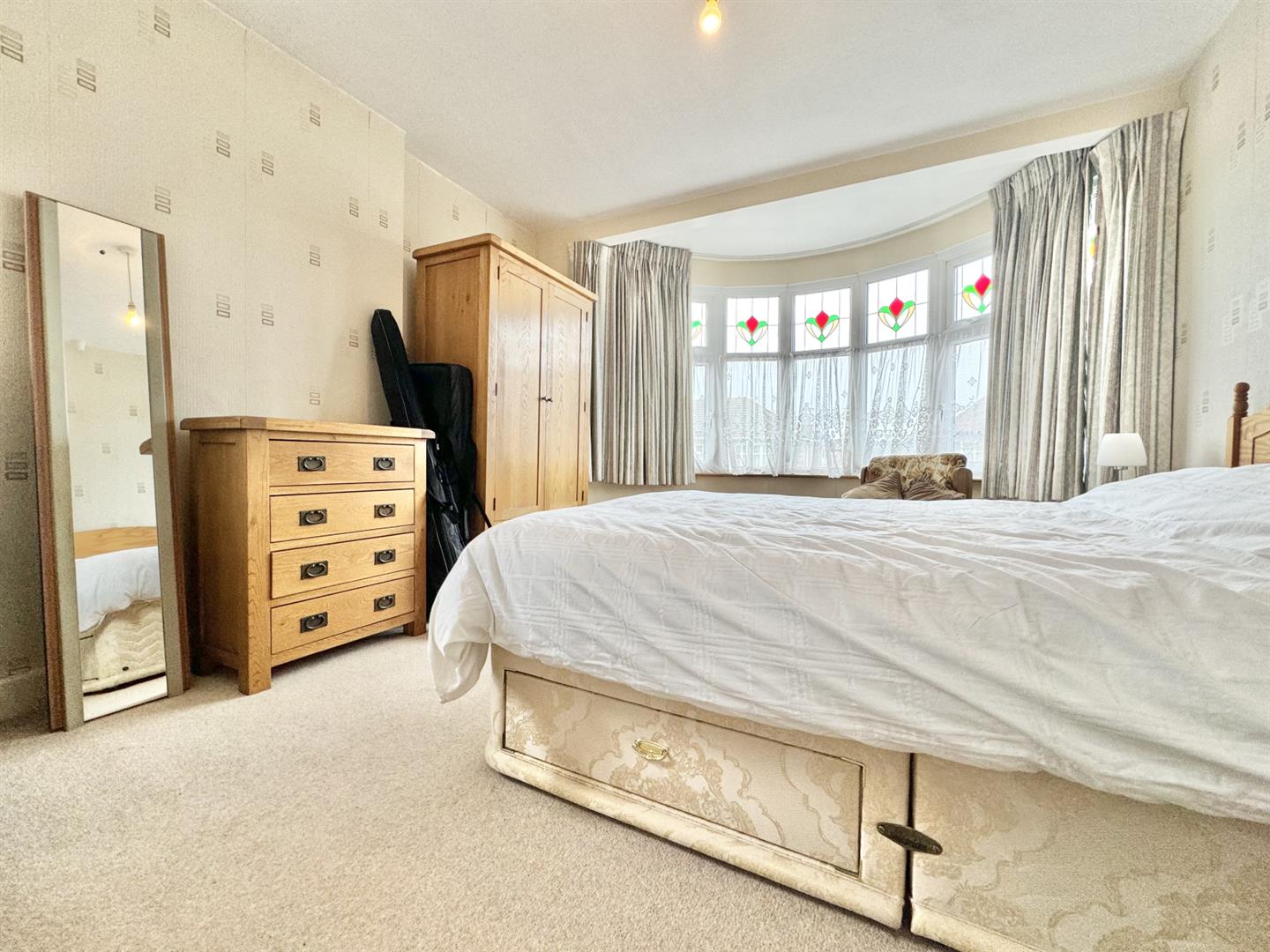 Hyde Park Avenue, London